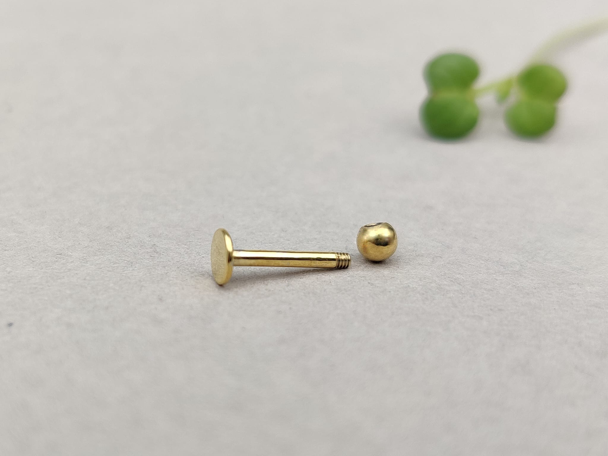 Labret din aur galben 14k